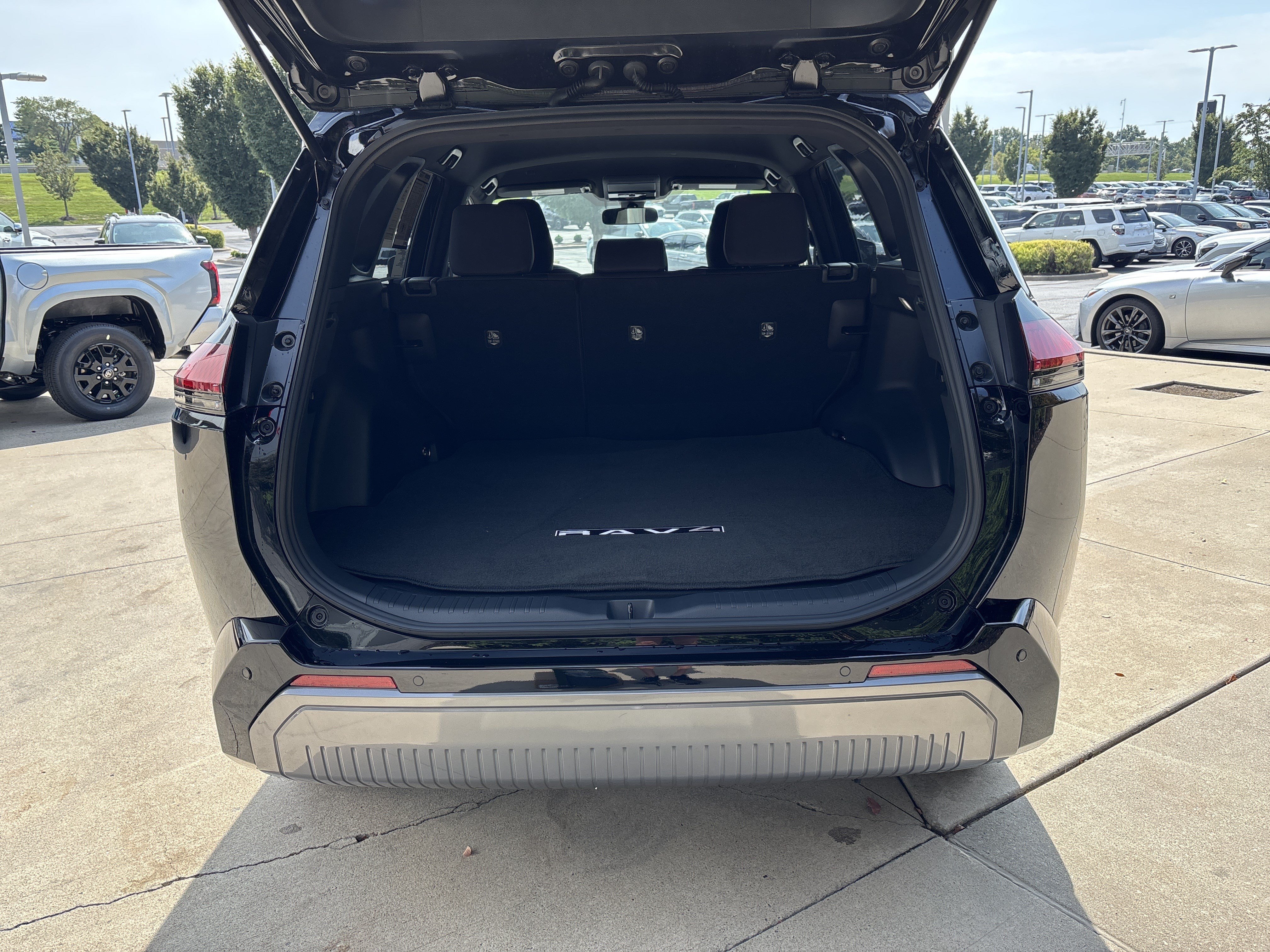 Used 2026 Toyota RAV4 SE AWD/4WD image 29