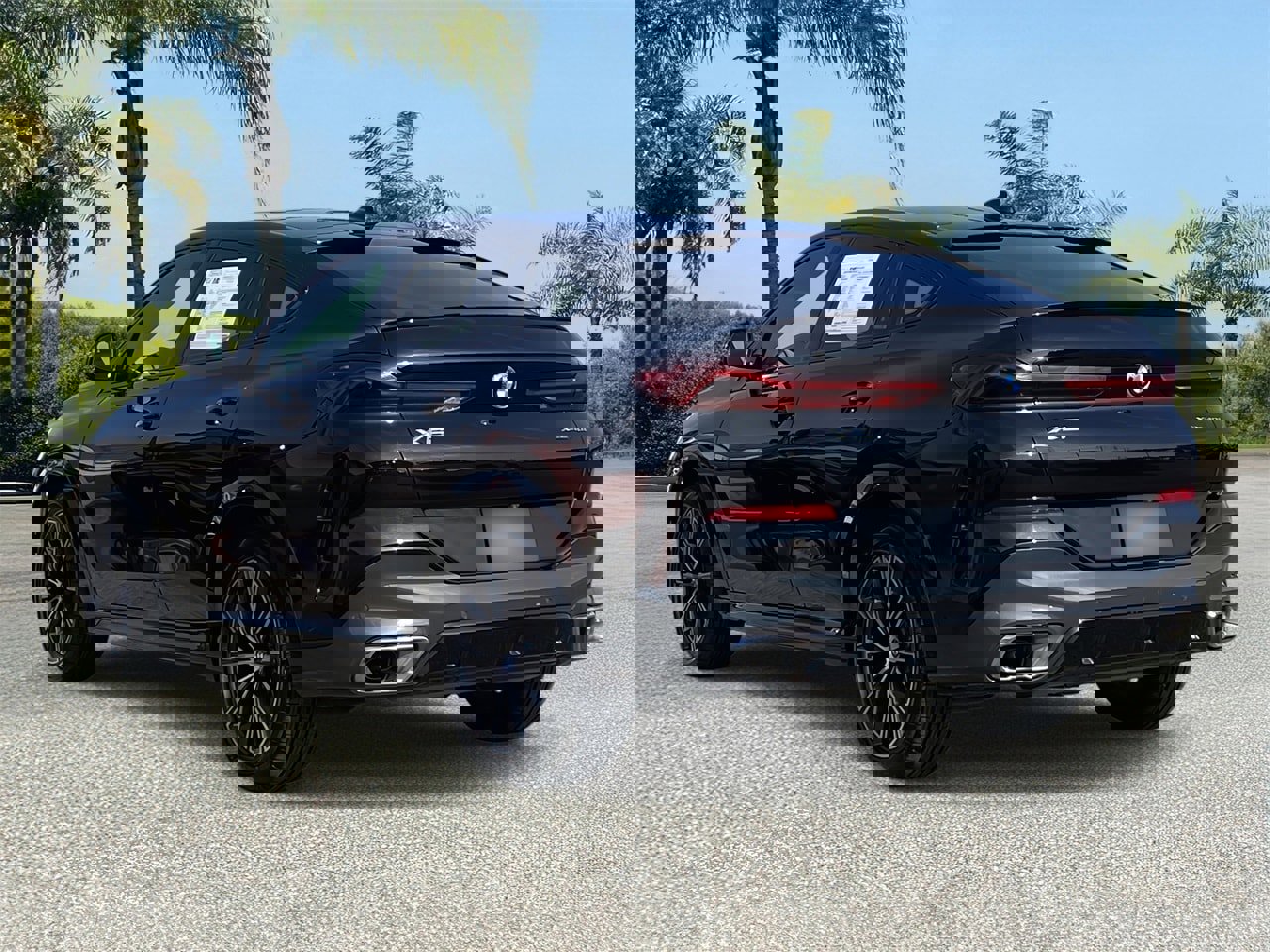 Used 2023 BMW X6 xDrive40i w/ M Sport Package image 2