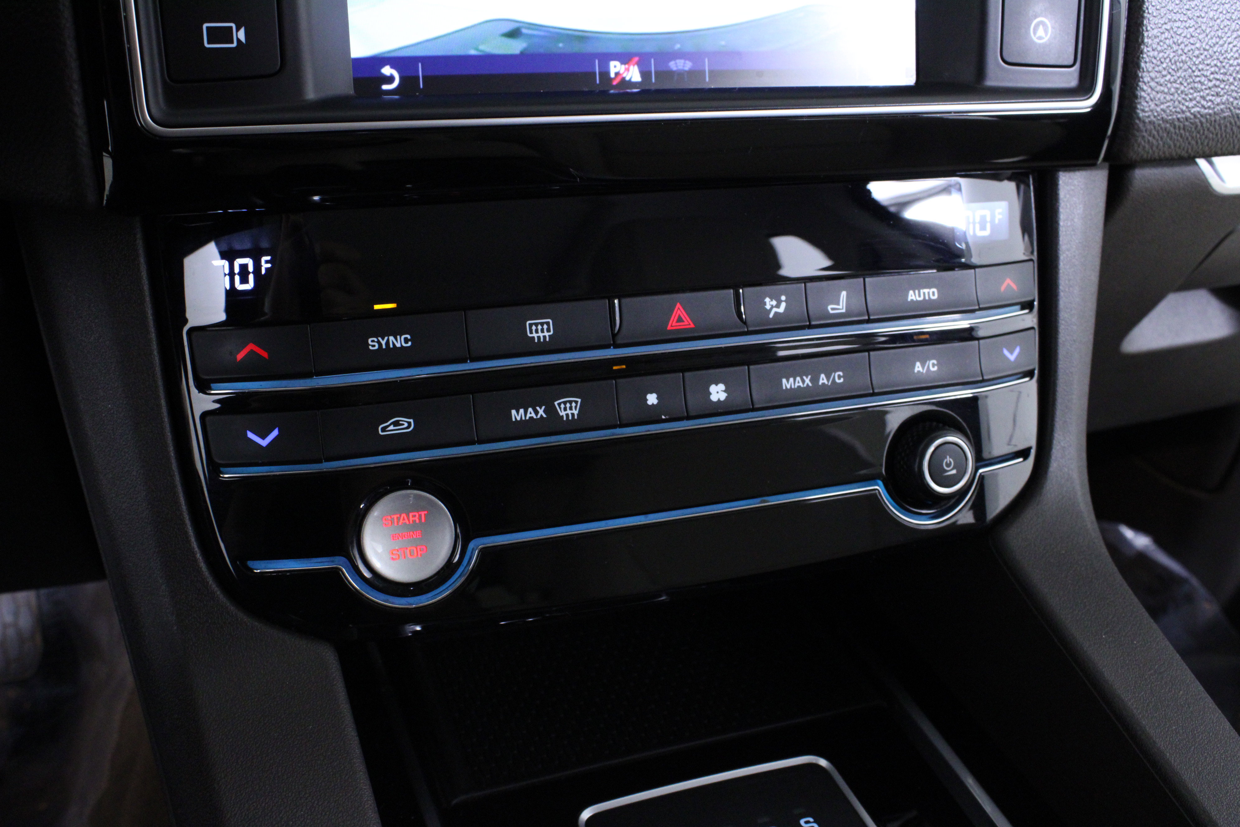 Used 2017 Jaguar F-PACE Prestige image 29