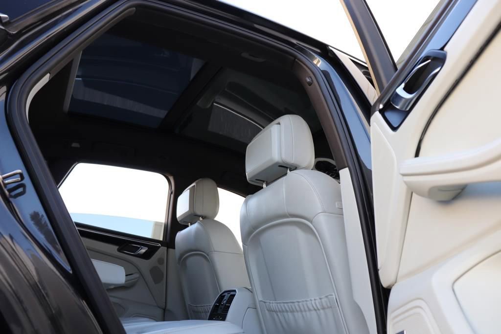 Used 2017 Porsche Macan S image 36