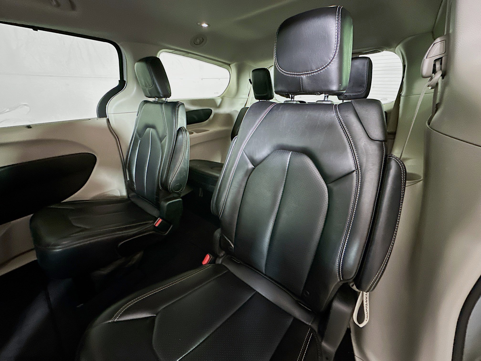 Used 2023 Chrysler Pacifica Touring-L image 22