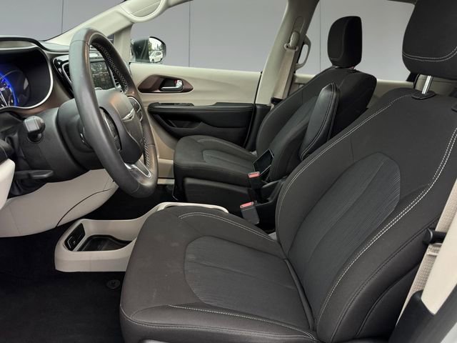 Used 2024 Chrysler Voyager LX FWD image 11