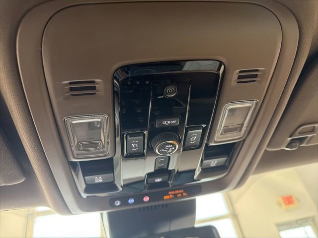 Used 2026 GMC Yukon Denali w/ Sun & Power Step Package image 16