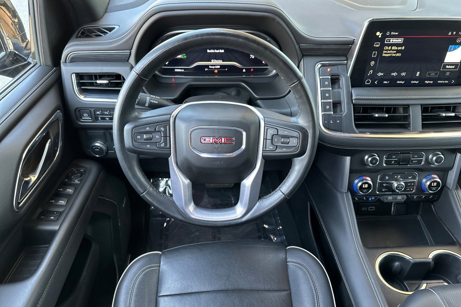 Used 2023 GMC Yukon SLT w/ SLT Luxury Package image 16