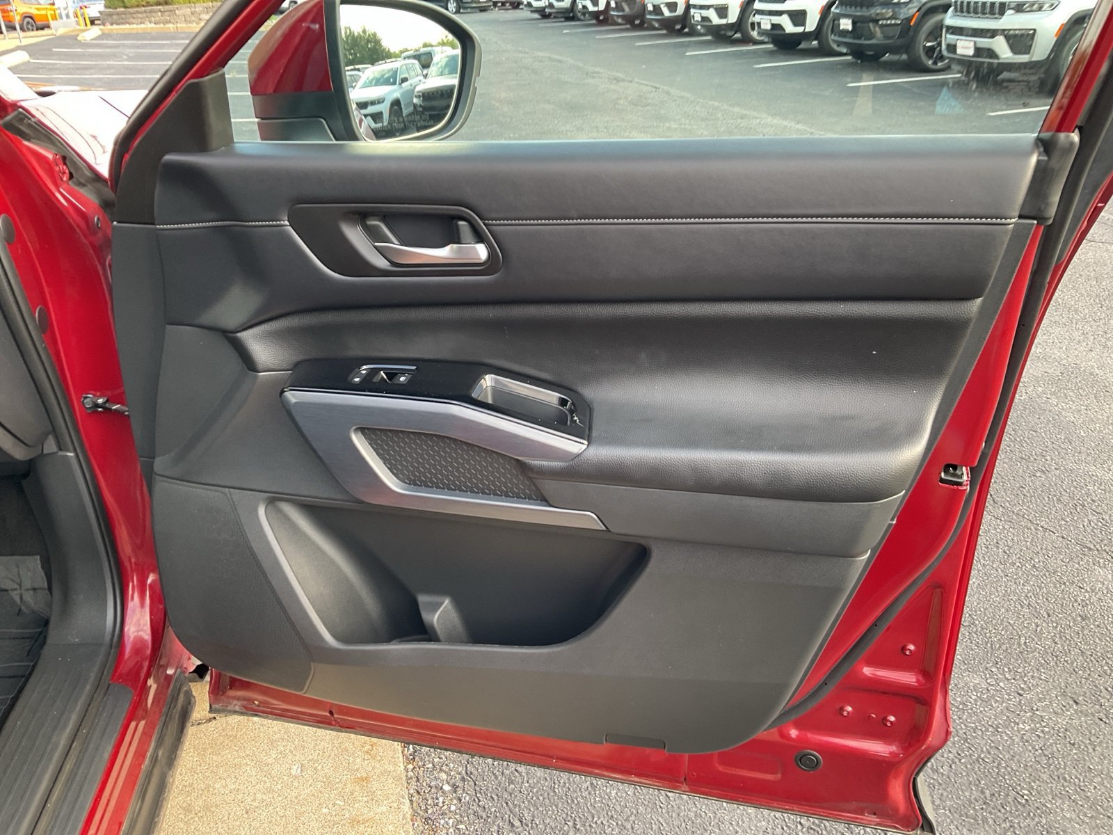 Used 2024 Nissan Pathfinder SL FWD image 43