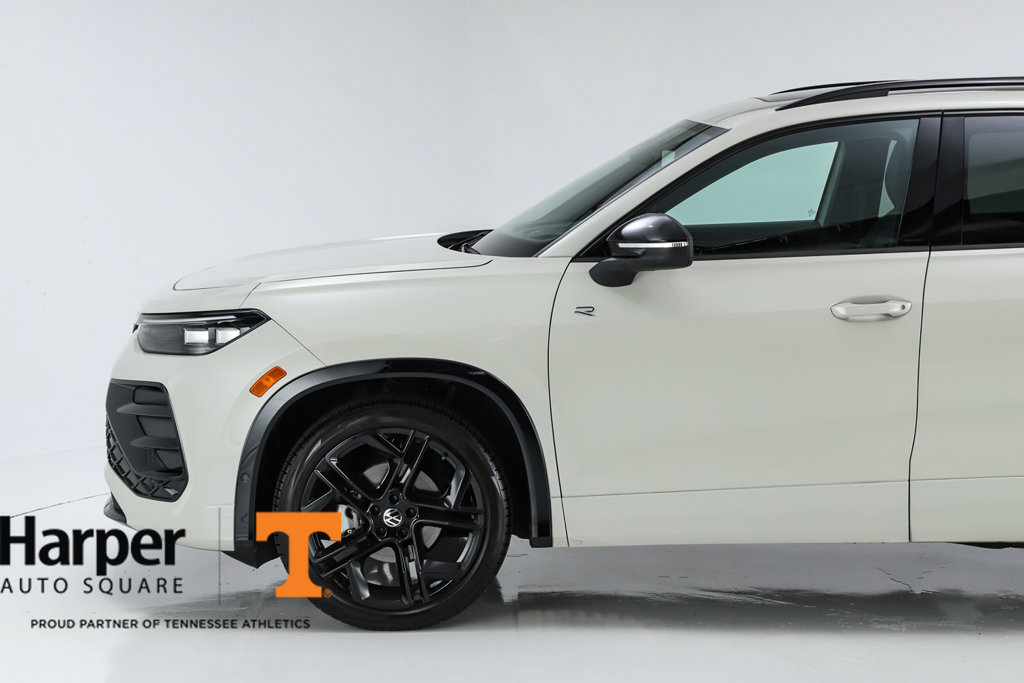 New 2025 Volkswagen Tiguan SE R-Line FWD image 42