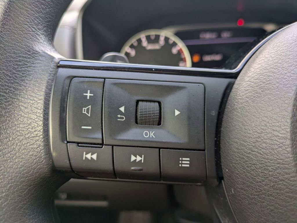 Used 2023 Nissan Rogue SV FWD image 17