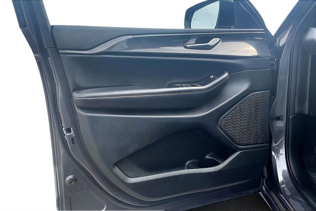 Used 2023 Jeep Grand Cherokee Altitude image 22