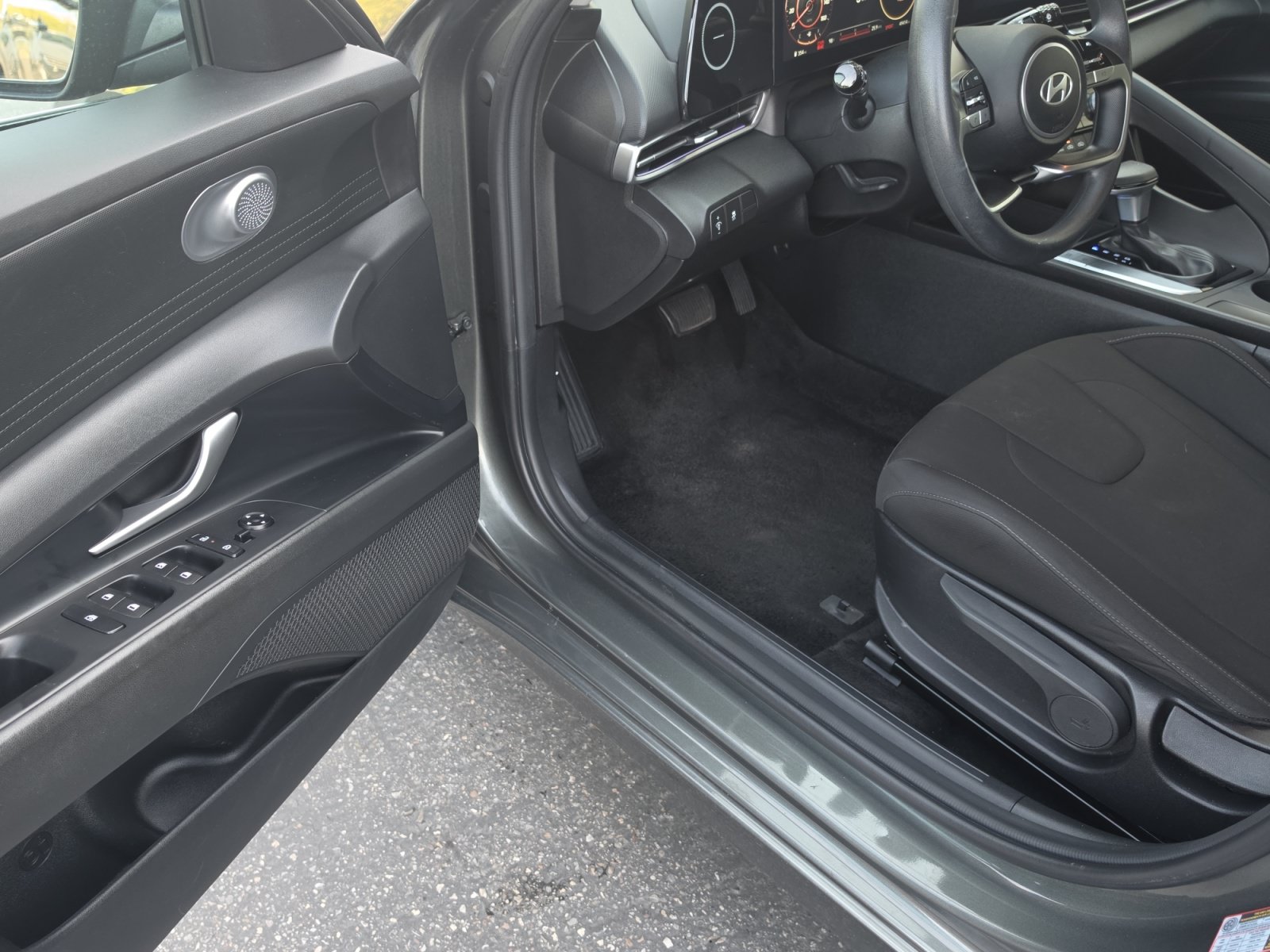Used 2024 Hyundai Elantra SEL FWD image 11