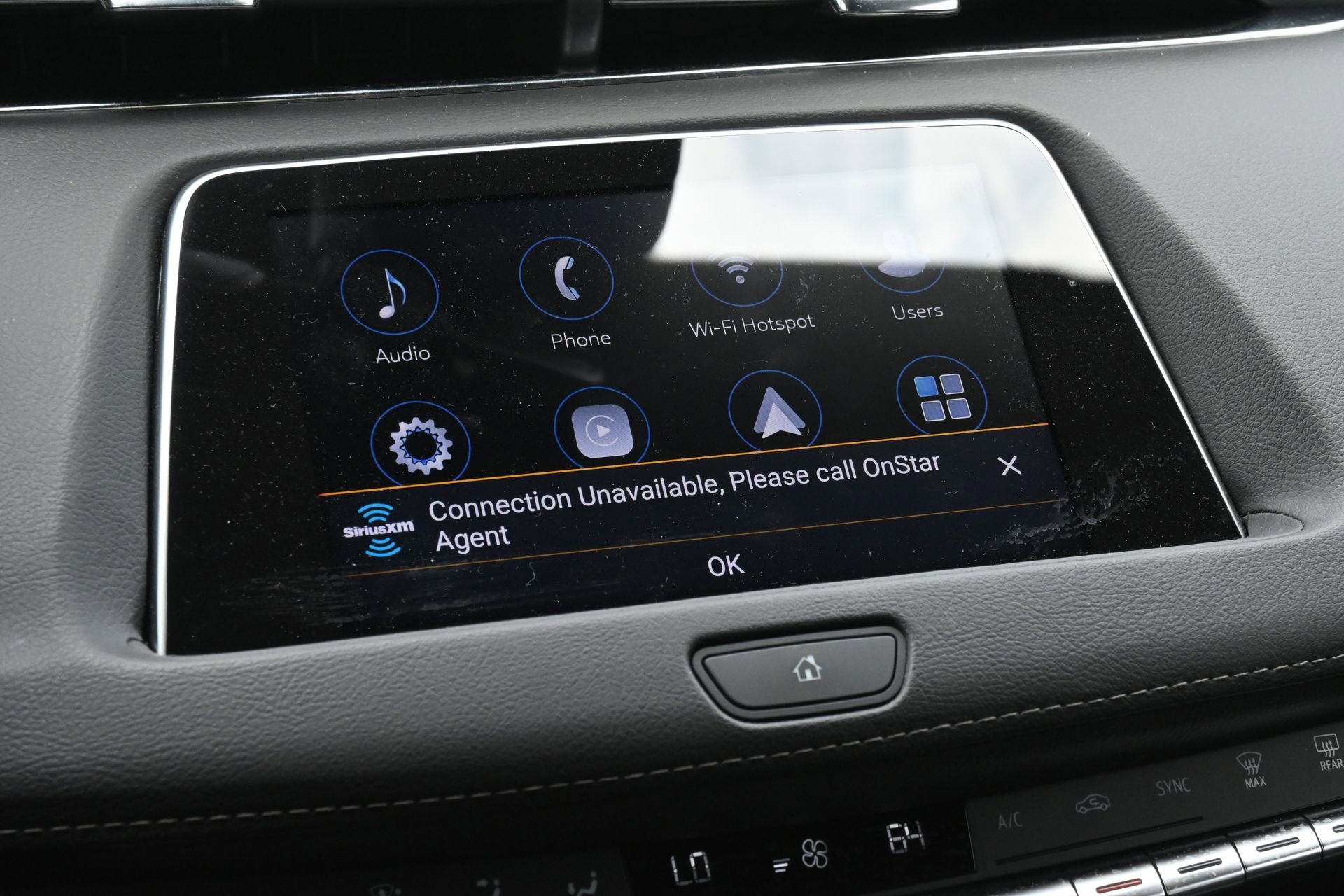 Used 2022 Cadillac XT4 Premium Luxury w/ Enhanced Visibility Package FWD image 12