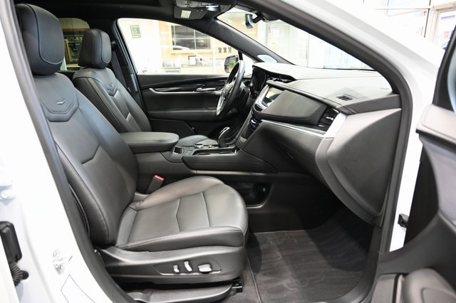 Used 2025 Cadillac XT5 Premium Luxury image 11