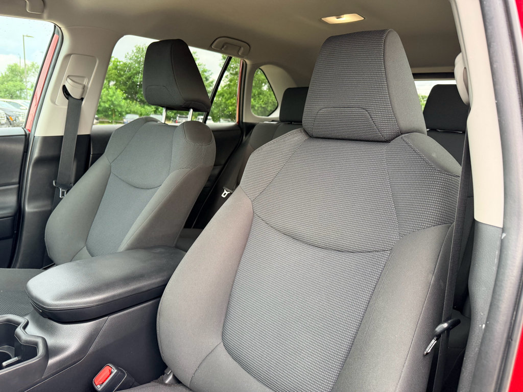 Used 2022 Toyota RAV4 LE FWD image 11