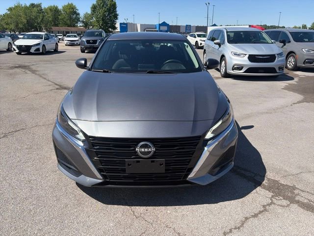 Used 2025 Nissan Altima 2.5 SV FWD image 9