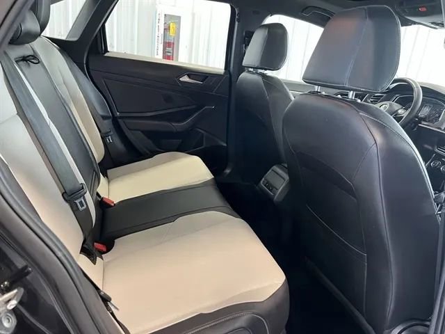 Used 2020 Volkswagen Jetta R-Line w/ R-Line Cold Weather Package FWD image 21