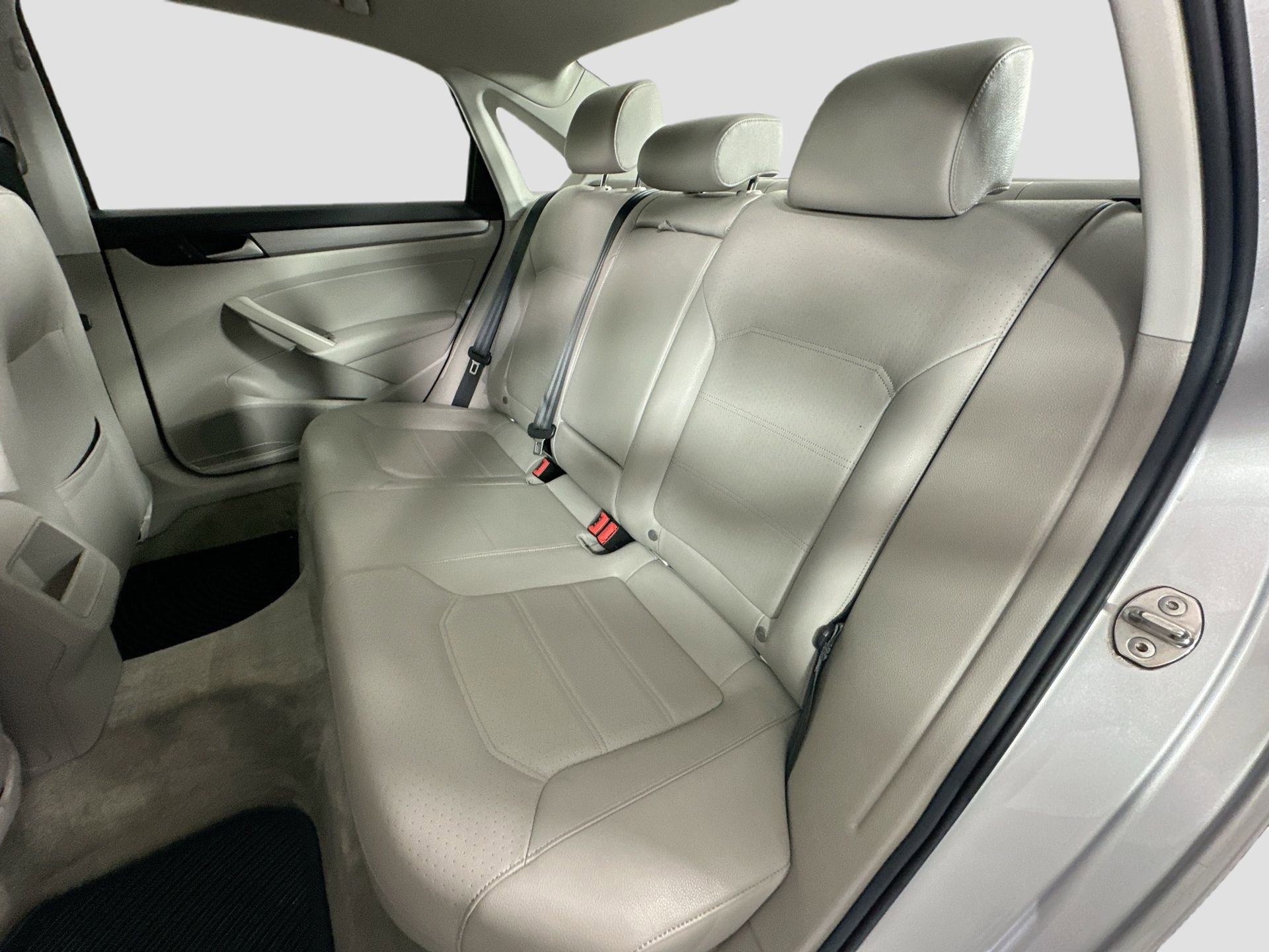 Used 2015 Volkswagen Passat 1.8T Limited Edition image 22