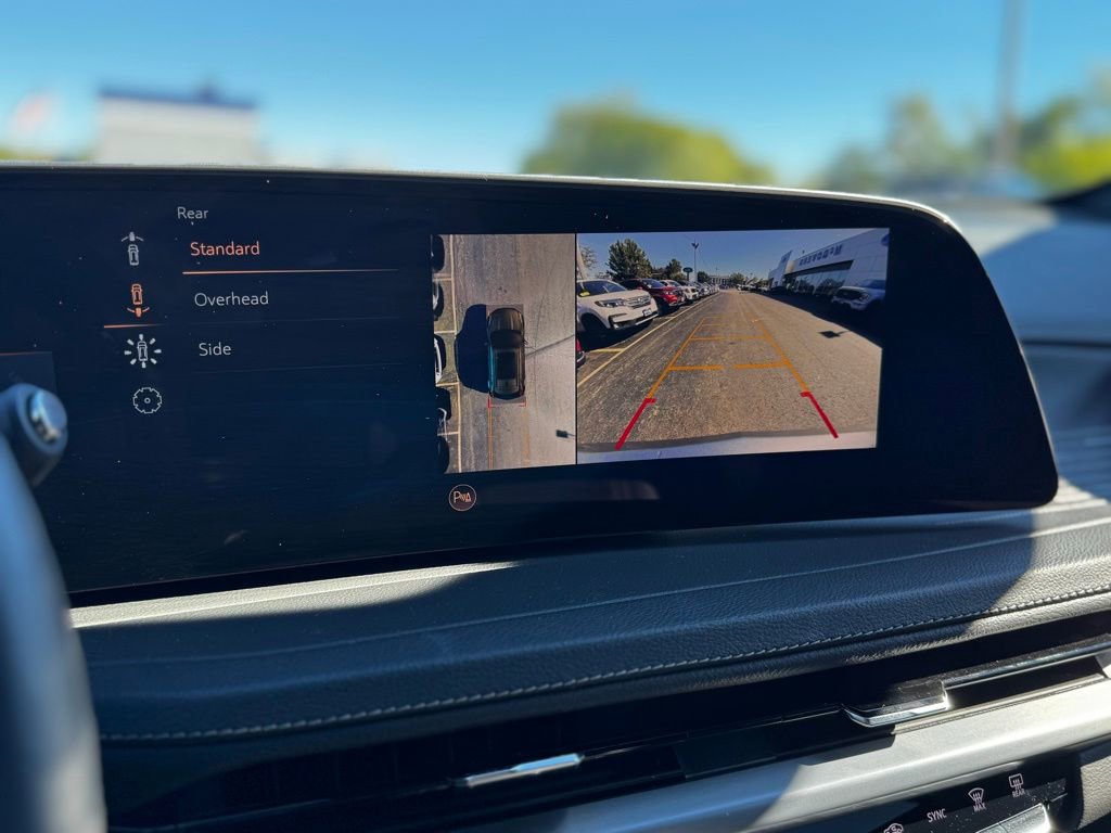 Used 2025 Cadillac XT4 Premium Luxury image 21