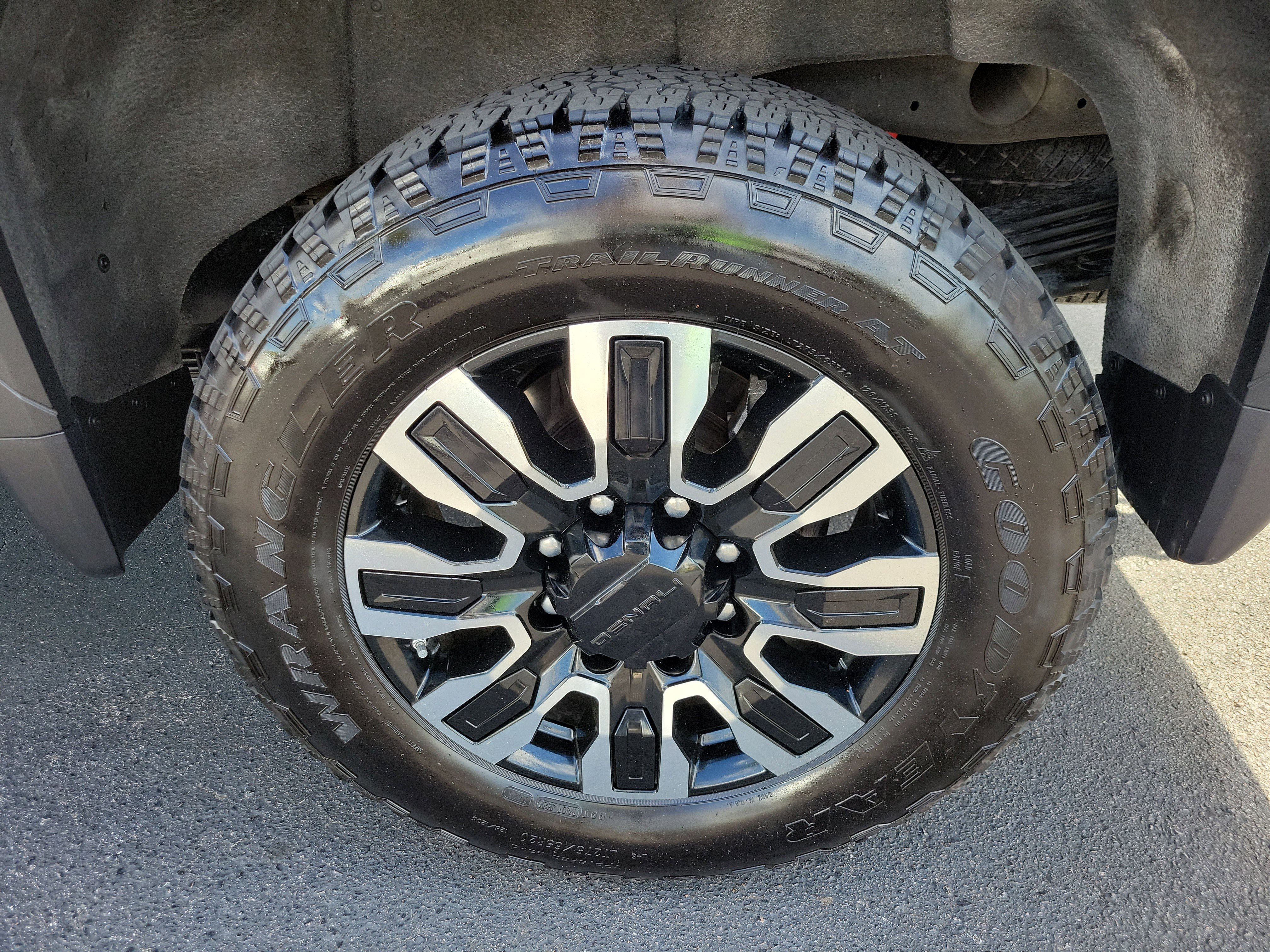 Used 2023 GMC Sierra 2500 SLT w/ SLT Premium Package image 33