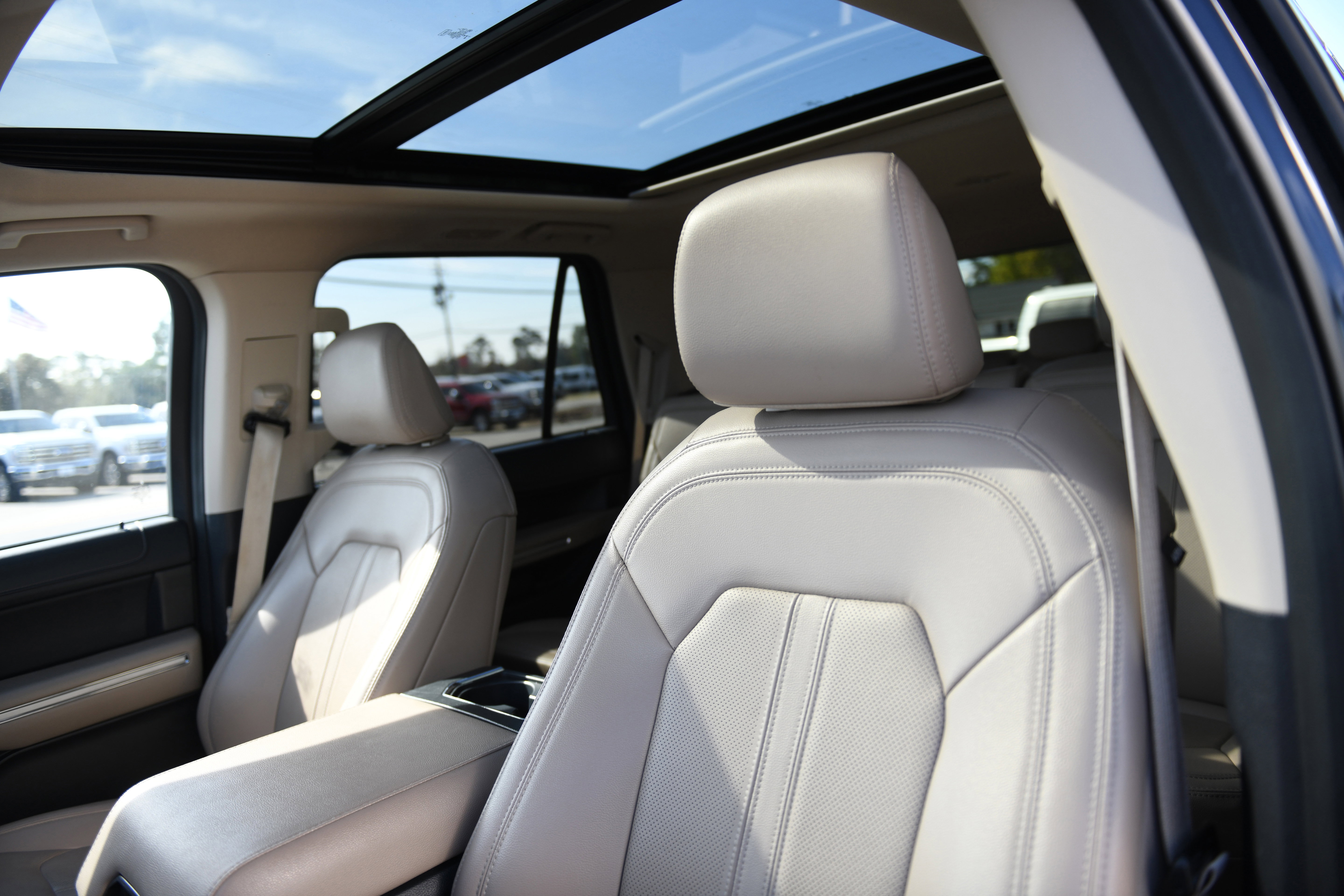 Used 2024 Ford Expedition Limited image 14