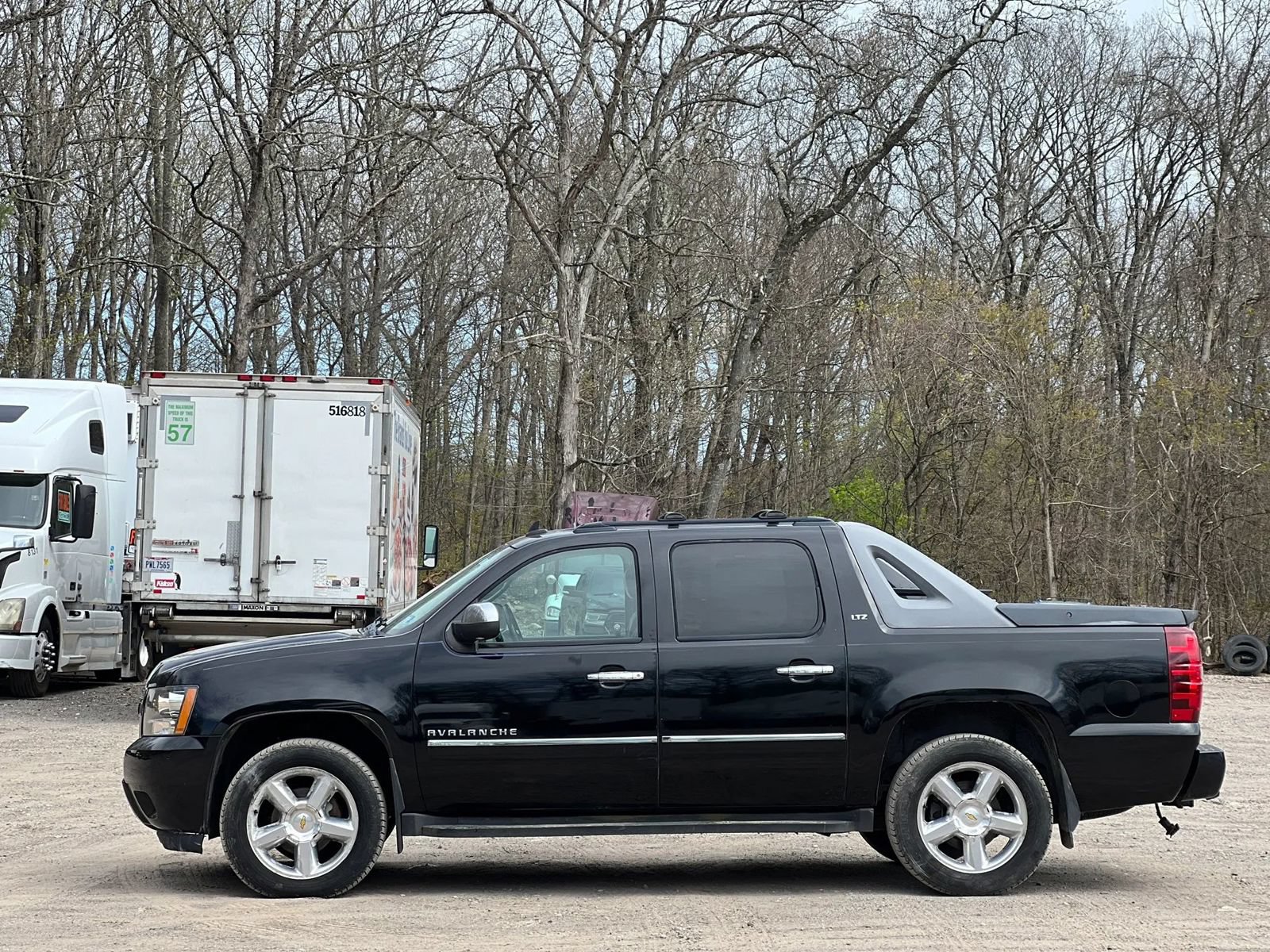 Used 2011 Chevrolet Avalanche LTZ AWD/4WD image 3