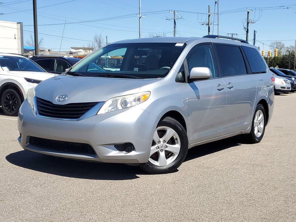 Used 2014 Toyota Sienna LE FWD image 31