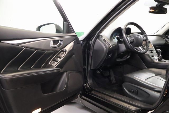 Used 2017 INFINITI Q50 Signature Edition w/ Cargo Package (L95) image 8