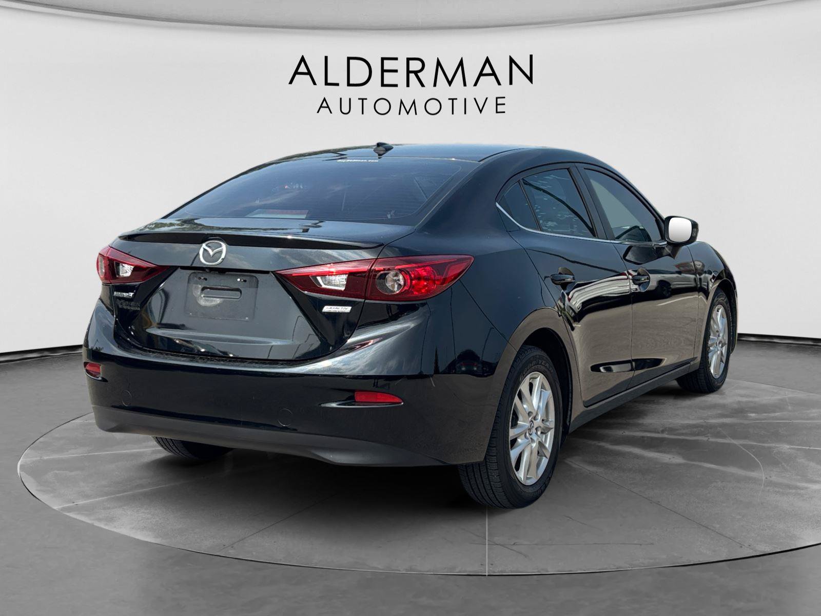 Used 2016 MAZDA MAZDA3 i Touring w/ Popular Equipment Package FWD image 5