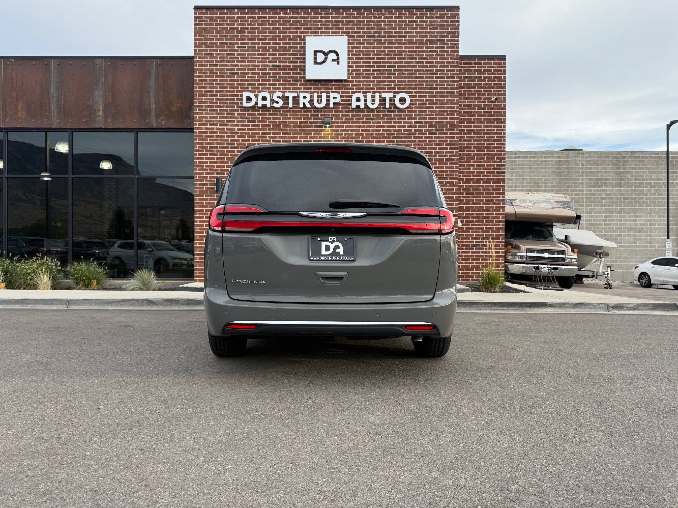 Used 2022 Chrysler Pacifica Touring-L image 6