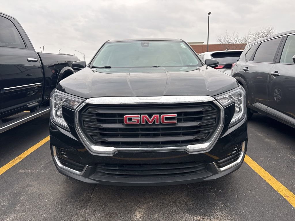 Used 2023 GMC Terrain SLE image 4