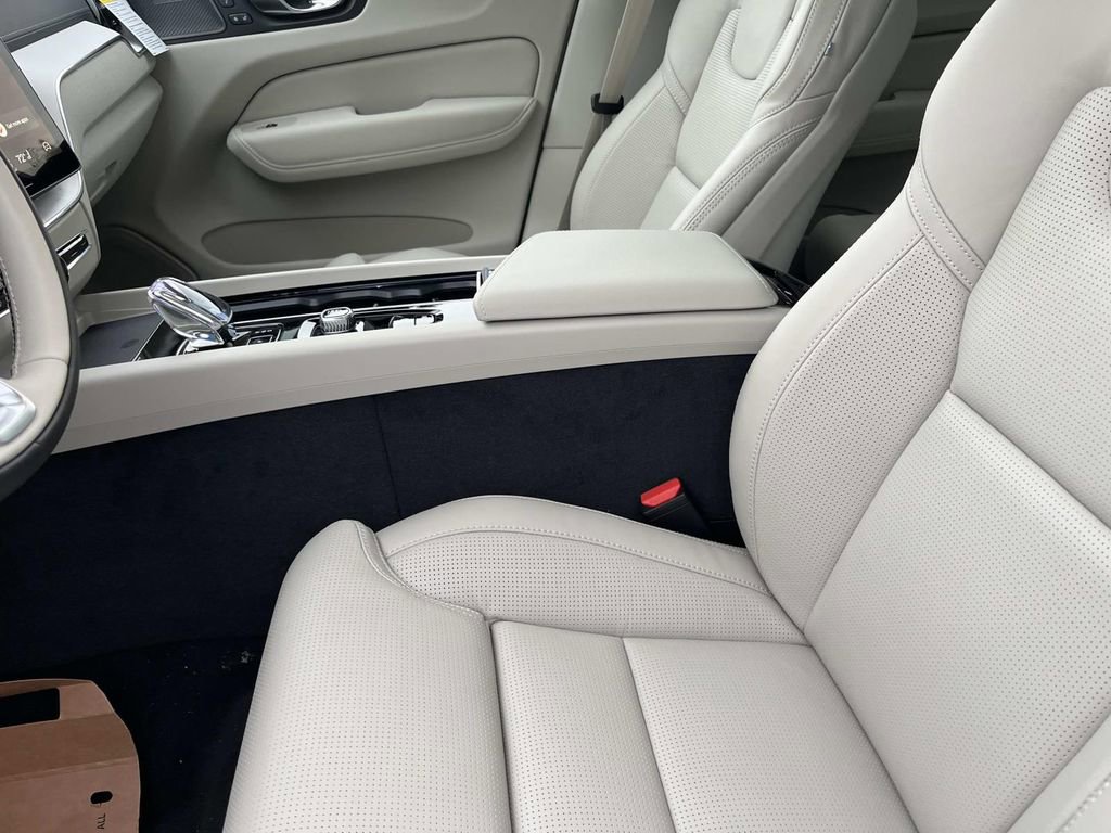 New 2026 Volvo XC60 B5 Ultra w/ Climate Package image 24