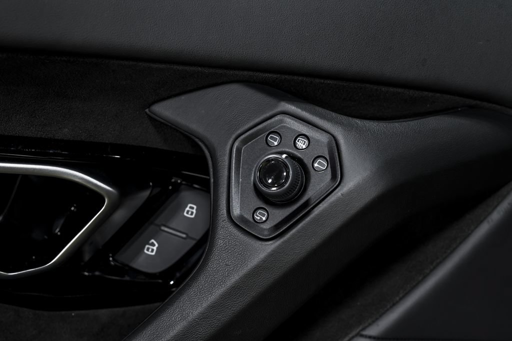 Used 2022 Lamborghini Huracan EVO AWD/4WD image 10