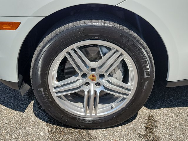 Certified 2015 Porsche Macan S AWD/4WD image 11