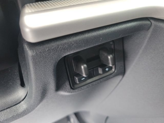 Used 2025 Ford Expedition Active AWD/4WD image 24