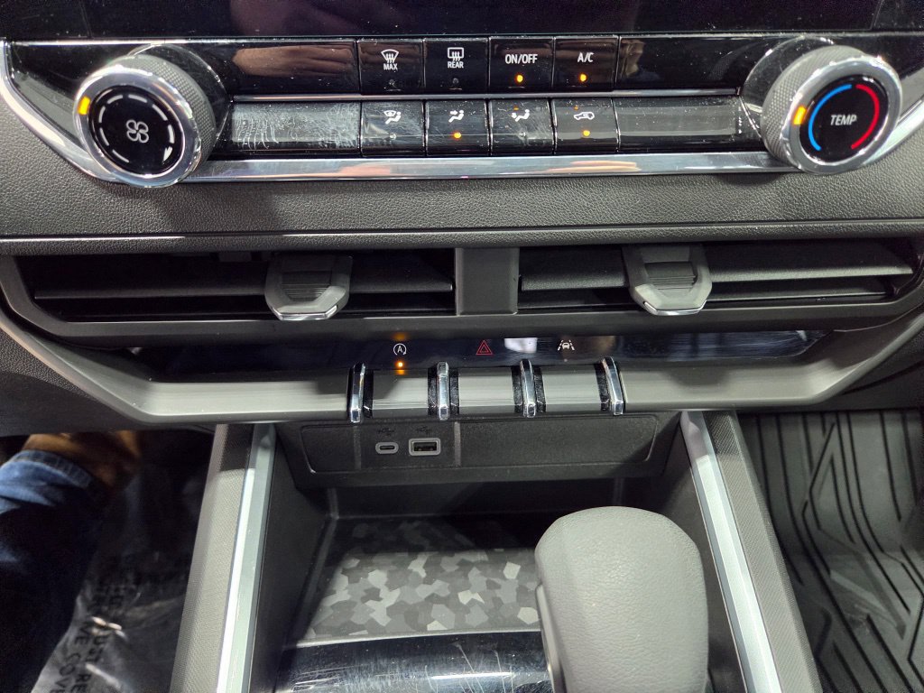 Used 2024 Chevrolet Colorado Trail Boss w/ Advanced Trailering Package AWD/4WD image 38