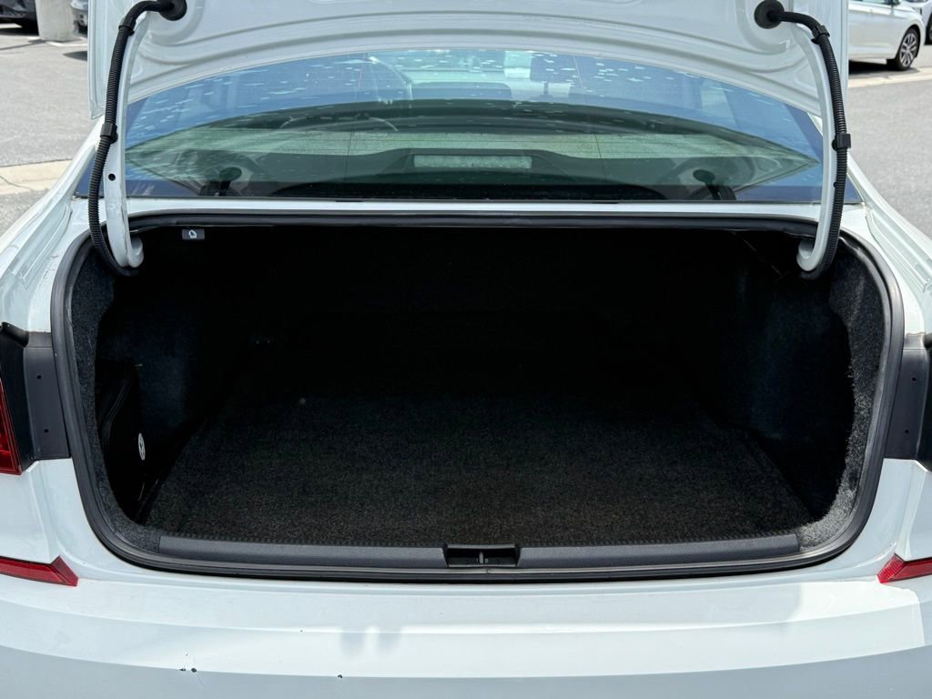 Used 2017 Volkswagen Passat 1.8T SE FWD image 8