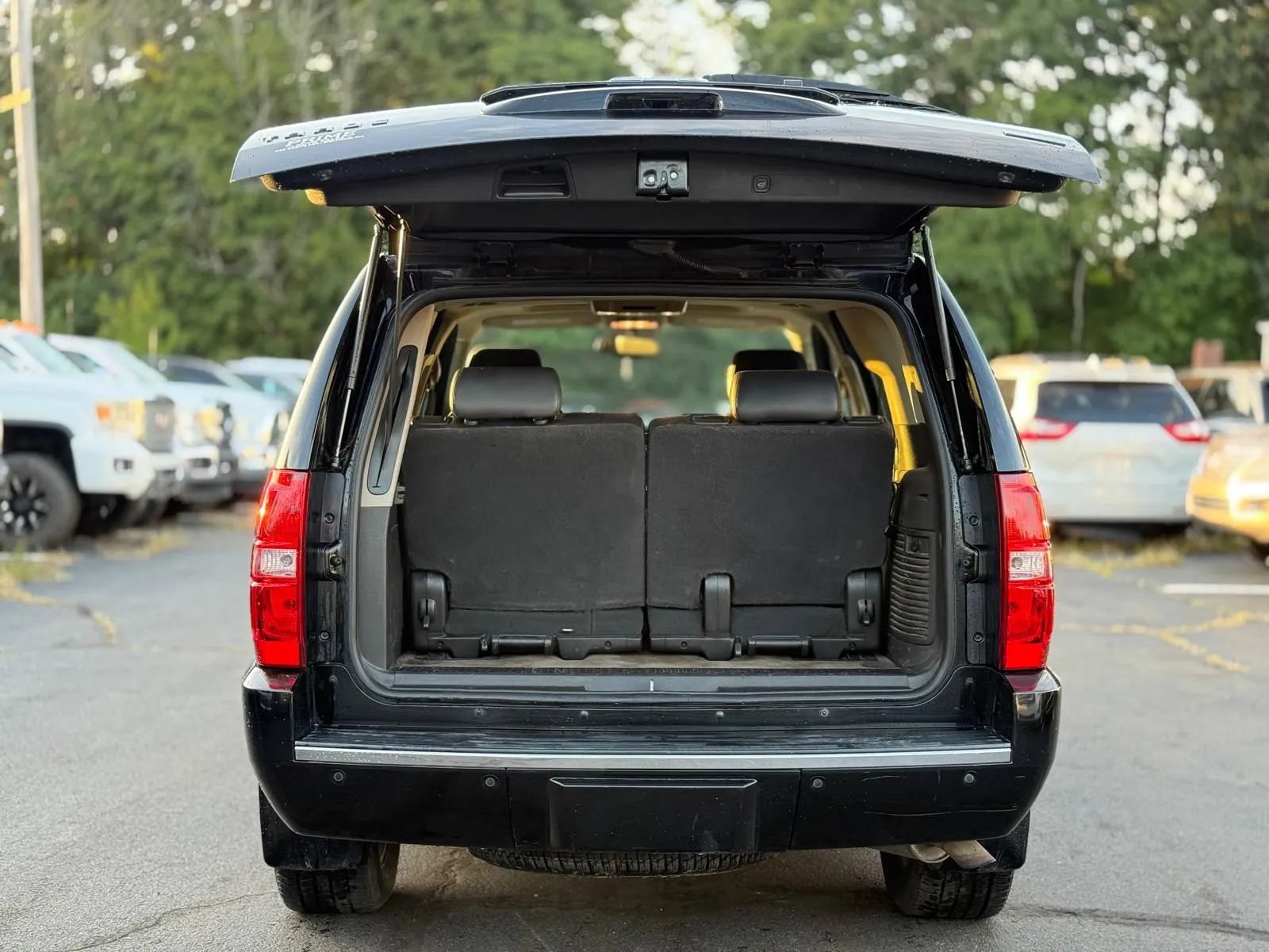 Used 2010 Chevrolet Tahoe LTZ AWD/4WD image 9