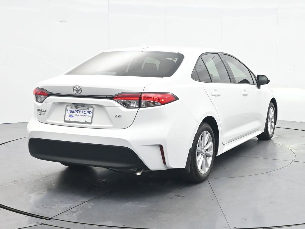 Used 2025 Toyota Corolla LE w/ LE Premium Package FWD image 6