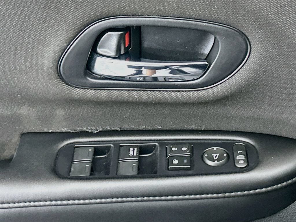 Used 2019 Honda HR-V LX image 21