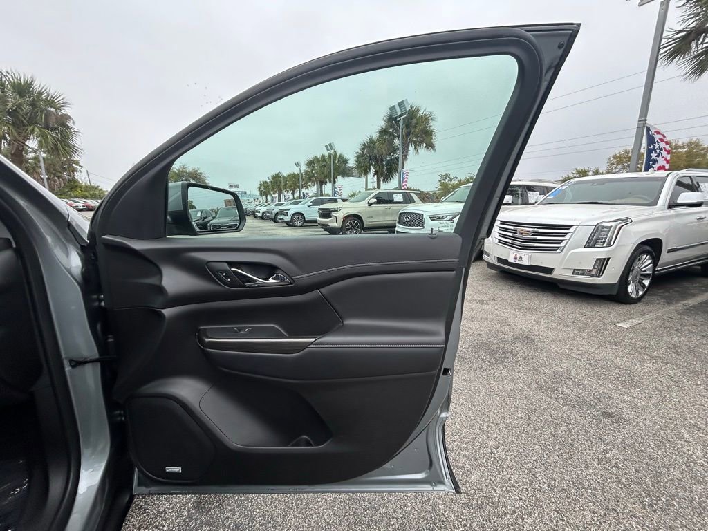 Used 2023 GMC Acadia SLT image 28