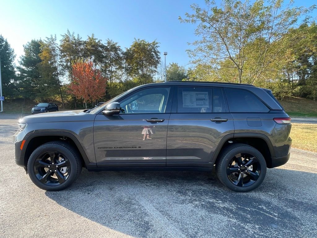 New 2025 Jeep Grand Cherokee L Altitude image 6