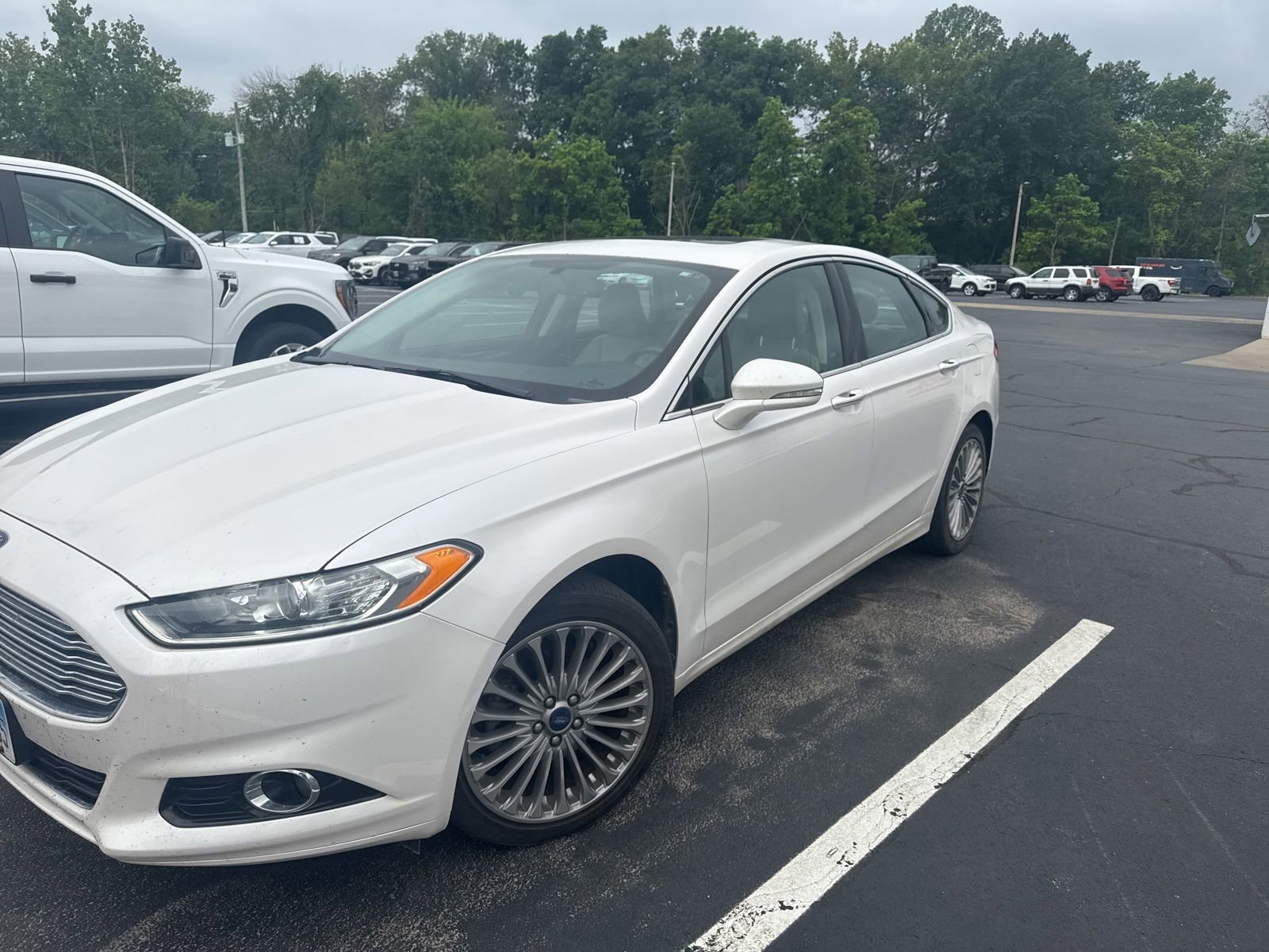 Used 2016 Ford Fusion Titanium FWD image 2