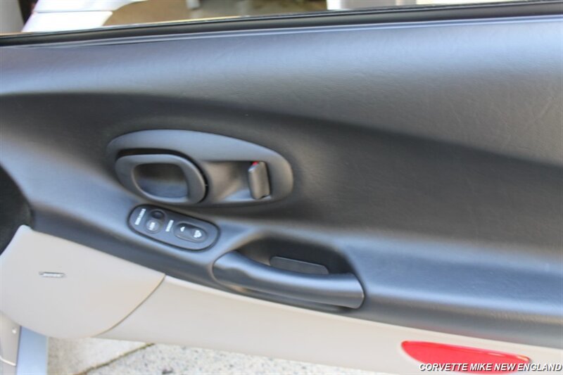 Used 2002 Chevrolet Corvette Coupe w/ Preferred Equipment Group2 RWD image 38