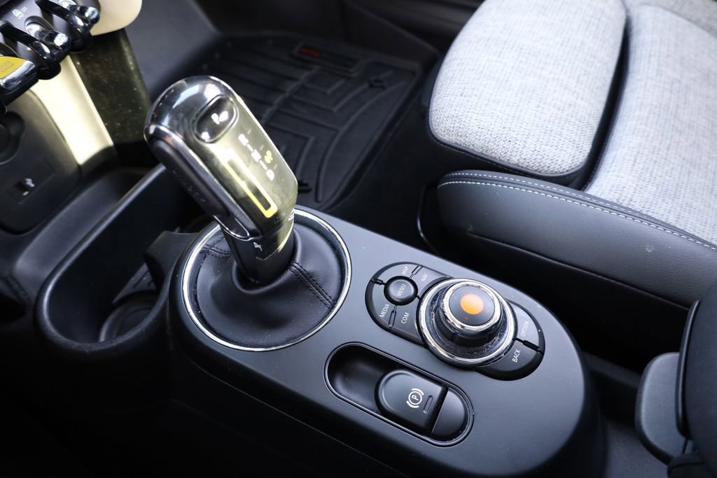 Used 2020 MINI Cooper SE w/ 6.5" Touchscreen Package image 19