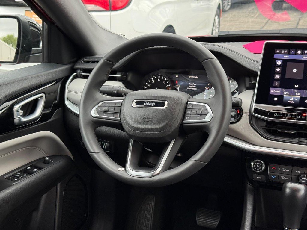 Used 2025 Jeep Compass Limited AWD/4WD image 11
