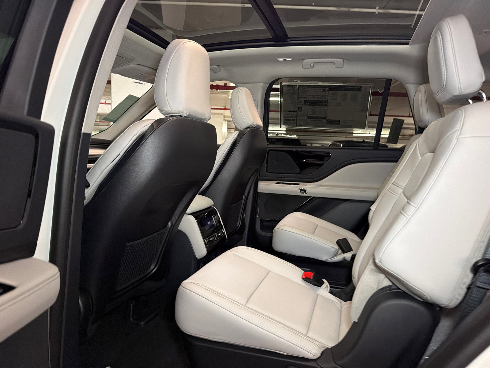 New 2027 Lincoln Aviator AWD image 22