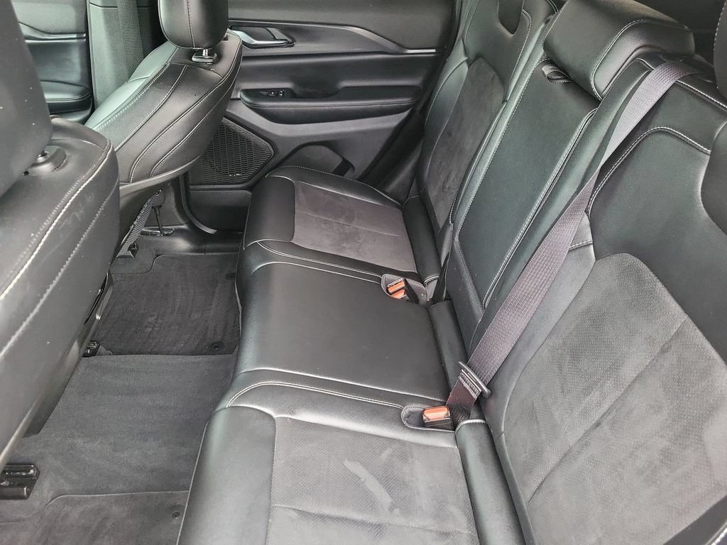 Used 2024 Jeep Grand Cherokee Altitude AWD/4WD image 31