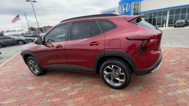 Used 2025 Chevrolet Trax LT w/ Driver Confidence Package FWD image 7