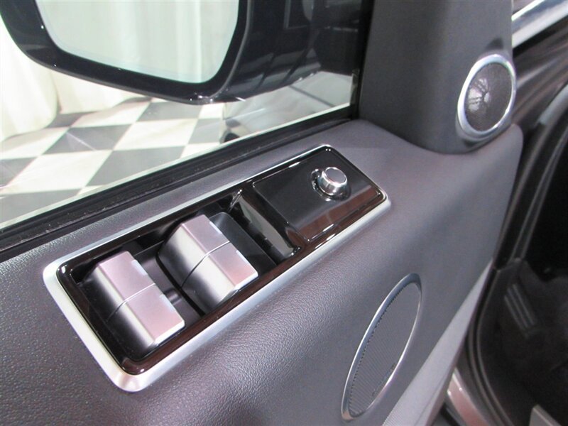Used 2019 Land Rover Range Rover Sport HSE image 15