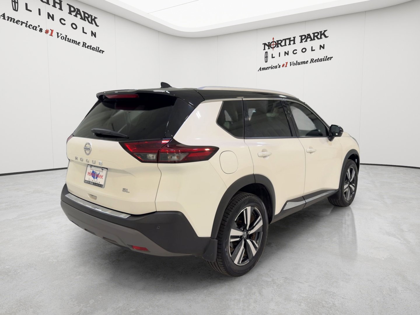 Used 2021 Nissan Rogue SL w/ Premium Package FWD image 9