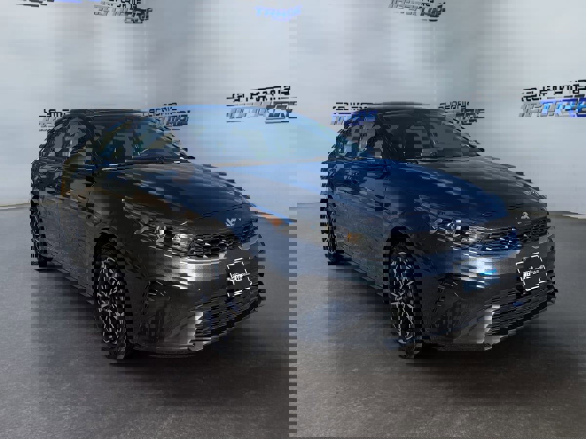 Used 2022 Kia Forte LXS w/ LXS Technology Package image 3