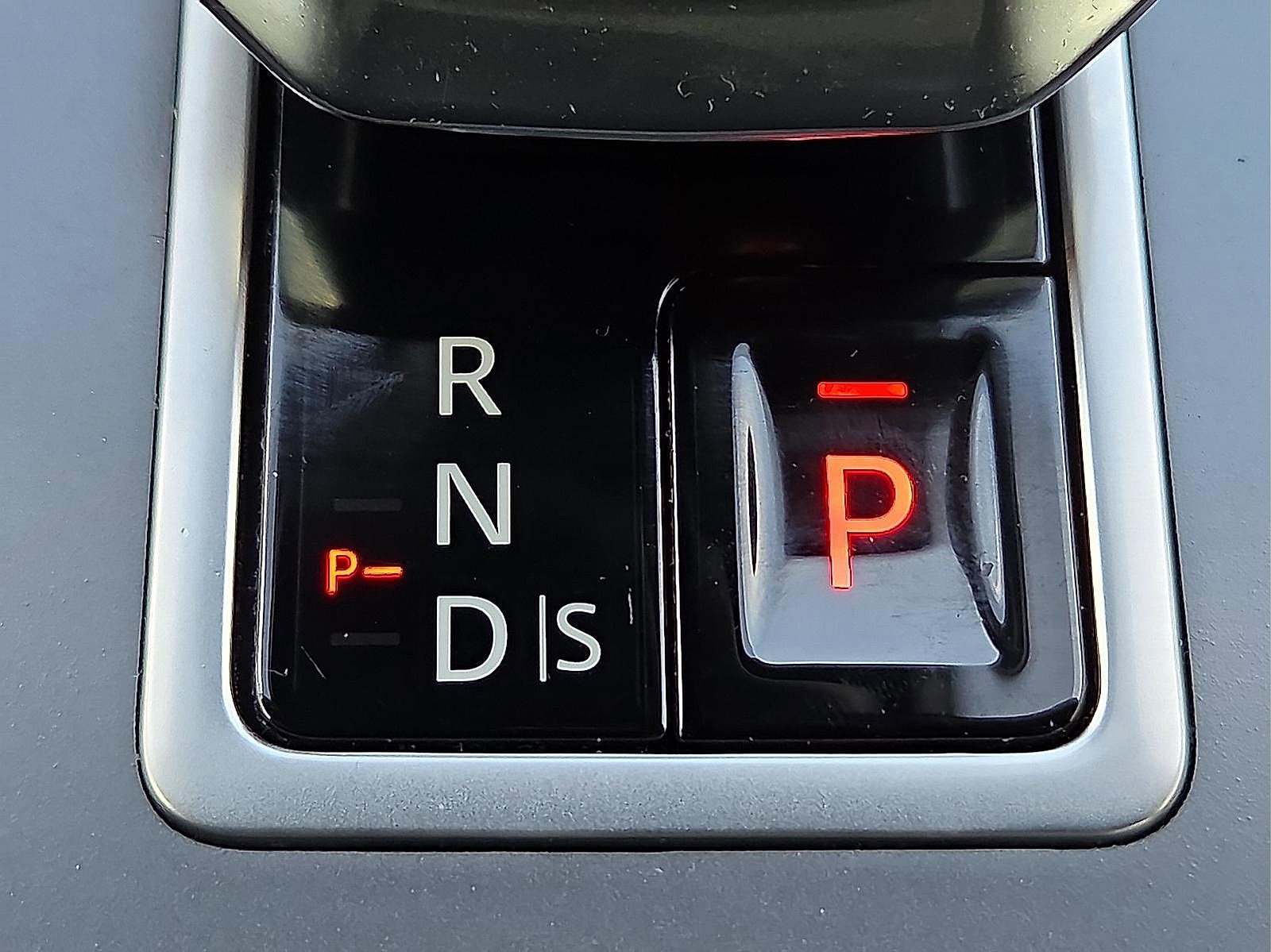 Used 2024 Land Rover Range Rover Velar Dynamic SE image 21